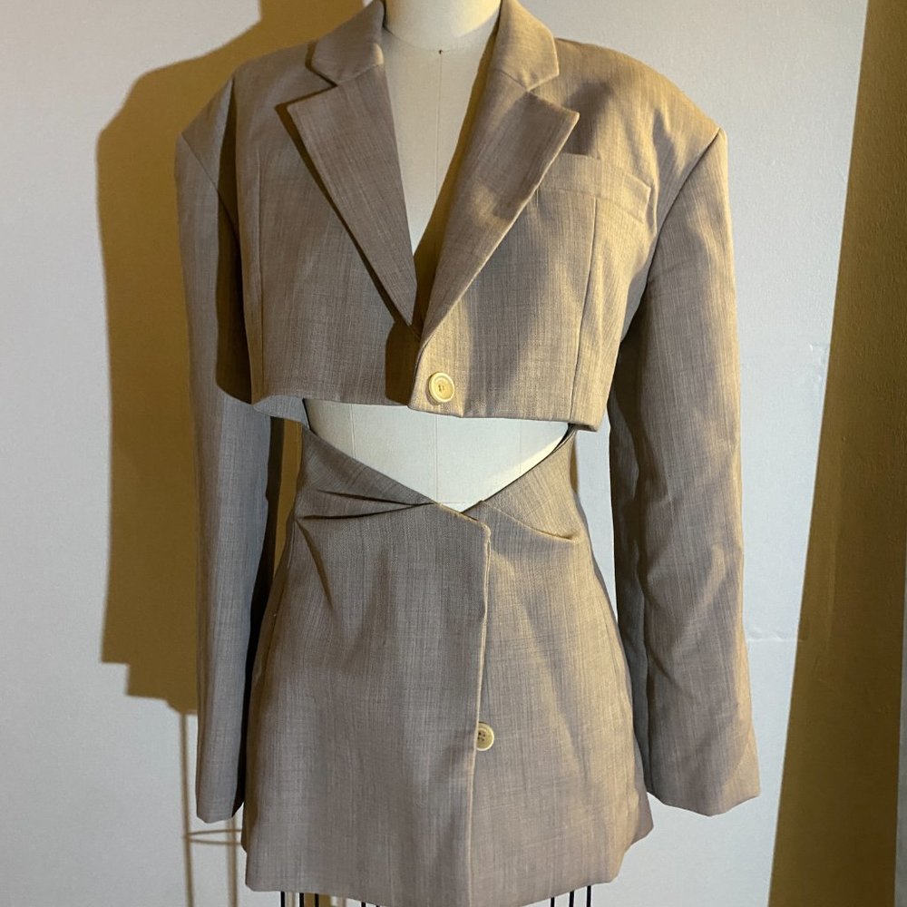 JACQUEMUS SPLIT BLAZER MINI DRESS - Picture 3 of 5